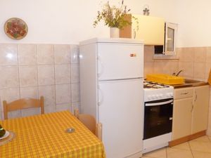 19029405-Ferienwohnung-2-Maslinica-300x225-2