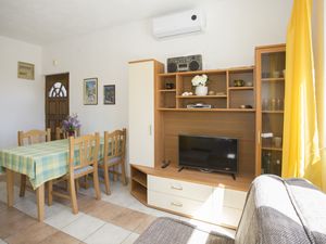 23931675-Ferienwohnung-5-Maslinica-300x225-2