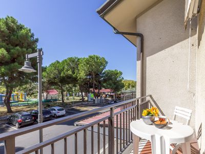 Terrasse vom Schlafzimmer mit Ausblick auf den Park