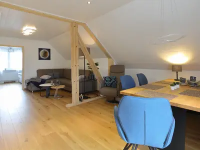 Blick in den Wohn- und Essbereich