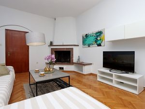 23696537-Ferienwohnung-6-Matulji-300x225-1