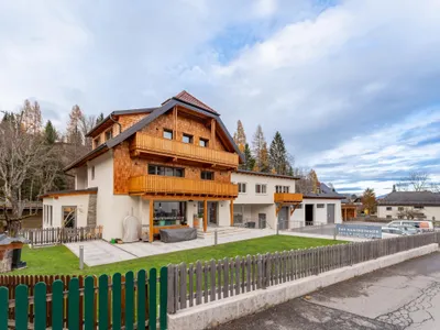 Außenseite Ferienhaus [Sommer]
