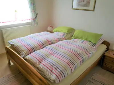 Schlafzimmer 1