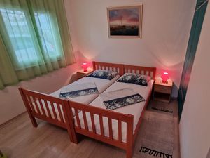 19121363-Ferienwohnung-6-Mavarstica-300x225-3