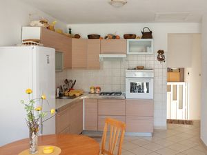 19129130-Ferienwohnung-4-Mavarstica-300x225-5