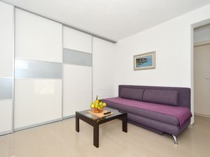 21666417-Ferienwohnung-4-Mavarstica-300x225-2