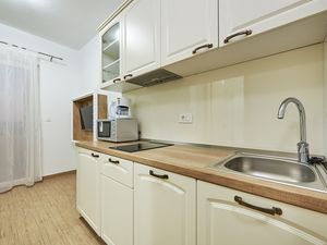 22103757-Ferienwohnung-2-Mavarstica-300x225-3