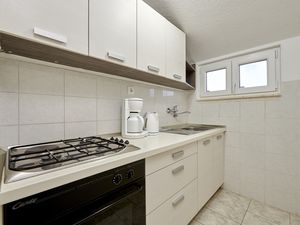 22103781-Ferienwohnung-4-Mavarstica-300x225-4