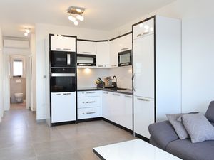 23019255-Ferienwohnung-6-Mavarstica-300x225-5