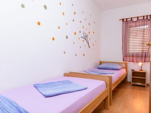 23980658-Ferienwohnung-4-Mavarstica-300x225-4