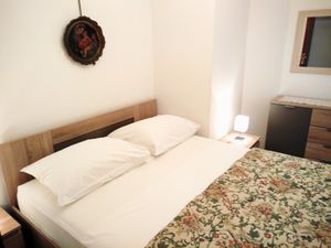 23926559-Ferienwohnung-5-Mavarstica-300x225-5