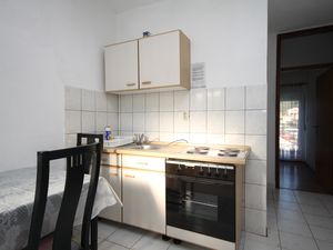 23930444-Ferienwohnung-2-Mavarstica-300x225-3