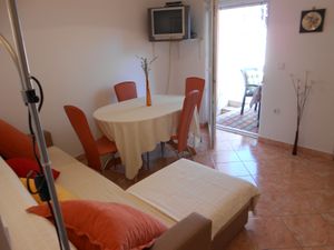 23931130-Ferienwohnung-4-Mavarstica-300x225-1