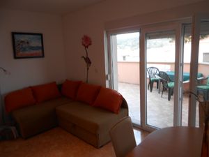 23931127-Ferienwohnung-4-Mavarstica-300x225-1