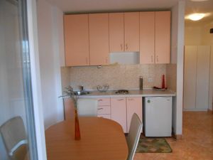 23931127-Ferienwohnung-4-Mavarstica-300x225-4