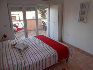 23931127-Ferienwohnung-4-Mavarstica-300x225-5