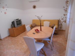 23931128-Ferienwohnung-4-Mavarstica-300x225-3