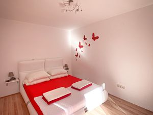 23933780-Ferienwohnung-3-Mavarstica-300x225-5