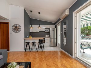 23932420-Ferienwohnung-4-Mavarstica-300x225-3