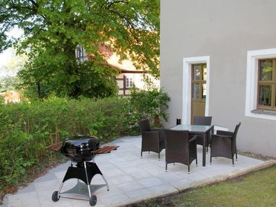 Gartenterrasse mit Grillwagen