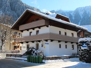 23839643-Ferienwohnung-4-Mayrhofen-300x225-1