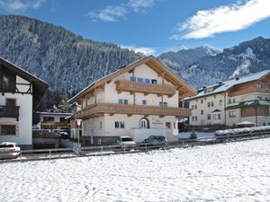 23846137-Ferienwohnung-4-Mayrhofen-300x225-1