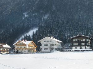 23846758-Ferienwohnung-8-Mayrhofen-300x225-1