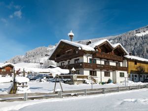 23846890-Ferienwohnung-5-Mayrhofen-300x225-1