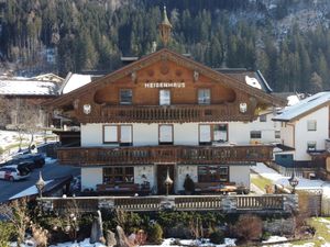 23846950-Ferienwohnung-5-Mayrhofen-300x225-2