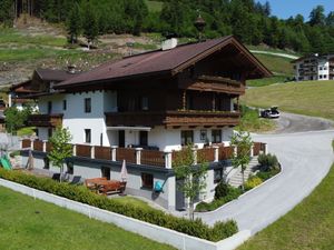 23851302-Ferienwohnung-6-Mayrhofen-300x225-1