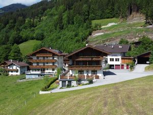 23851329-Ferienwohnung-6-Mayrhofen-300x225-1