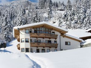 23851352-Ferienwohnung-6-Mayrhofen-300x225-1