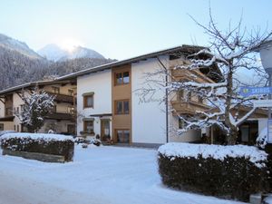 23851359-Ferienwohnung-6-Mayrhofen-300x225-1