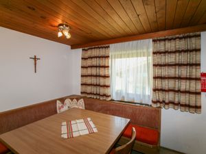 23856741-Ferienwohnung-8-Mayrhofen-300x225-5