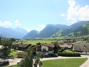 23859923-Ferienwohnung-5-Mayrhofen-300x225-1