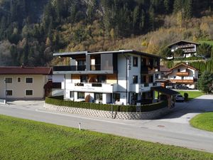 23150321-Ferienwohnung-4-Mayrhofen-300x225-1
