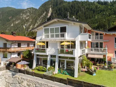 Außenseite Ferienhaus [Sommer]