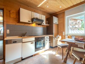 23895908-Ferienwohnung-8-Mayrhofen-300x225-1