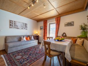 23895910-Ferienwohnung-6-Mayrhofen-300x225-1