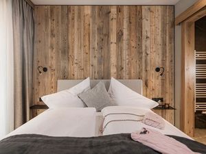 24017775-Ferienwohnung-4-Mayrhofen-300x225-1