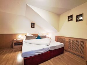 23846540-Ferienwohnung-6-Mayrhofen-300x225-3