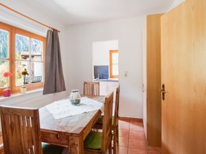 22778343-Ferienwohnung-6-Mayrhofen-300x225-1