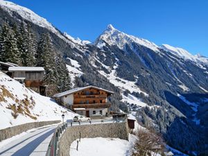 23851692-Ferienwohnung-8-Mayrhofen-300x225-1