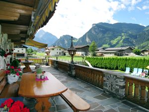 23846933-Ferienwohnung-6-Mayrhofen-300x225-5