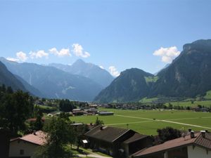 23859926-Ferienwohnung-8-Mayrhofen-300x225-1