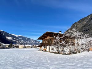 23851289-Ferienwohnung-4-Mayrhofen-300x225-2