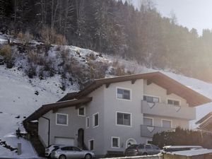 23853081-Ferienwohnung-4-Mayrhofen-300x225-1