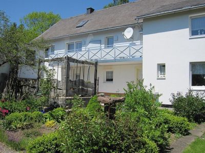 Ferienwohnung mit Balkon und Blick auf den Garten