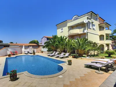 PoolOfHouse