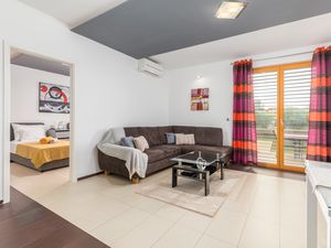 24017611-Ferienwohnung-8-Medulin-300x225-1